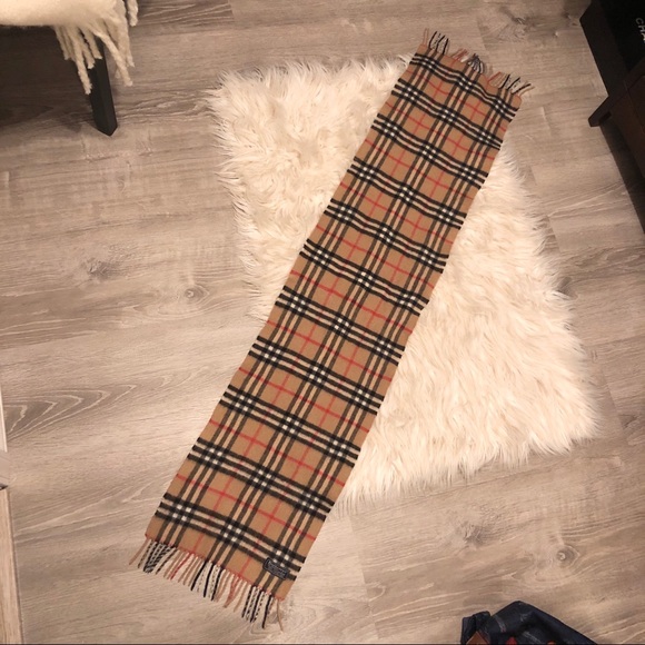 Authentic 100% cashmere Burberry scarf. - Picture 2 of 5